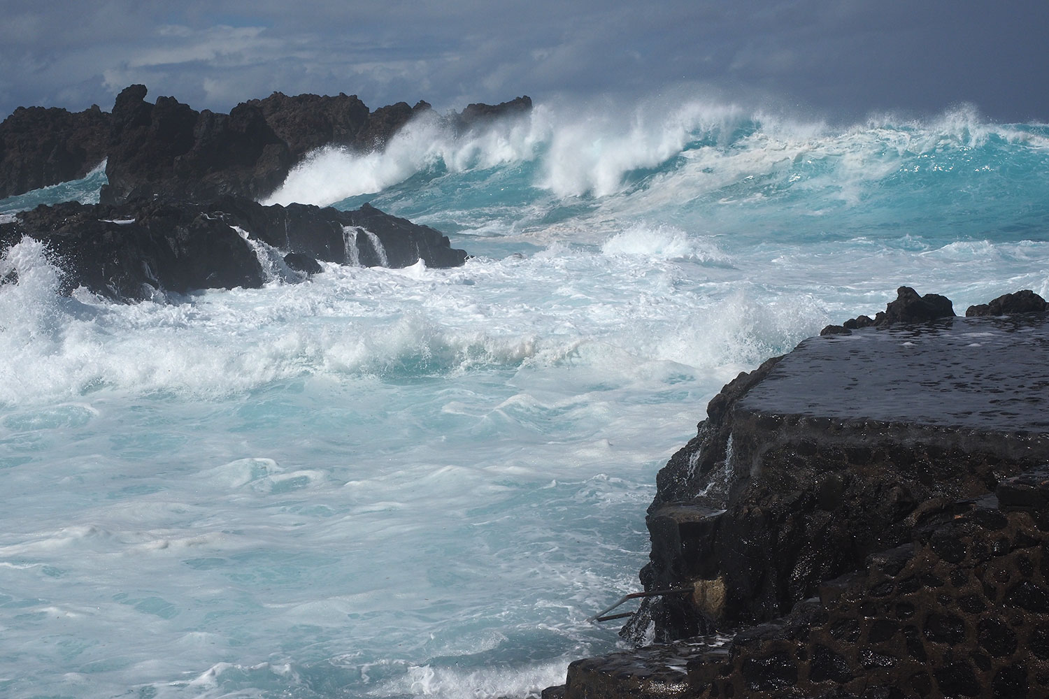 Wellen in Pozo de las Calcosas . El Hierro . Kanarische Inseln 2018 (Foto: Andreas Kuhrt)