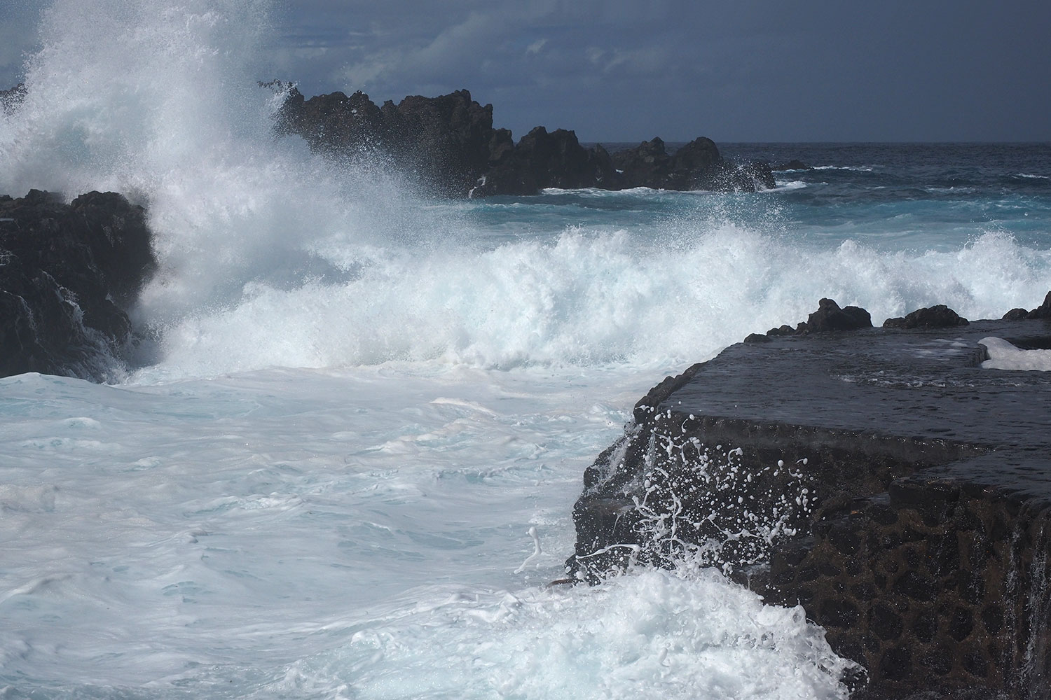 Wellen in Pozo de las Calcosas . El Hierro . Kanarische Inseln 2018 (Foto: Andreas Kuhrt)