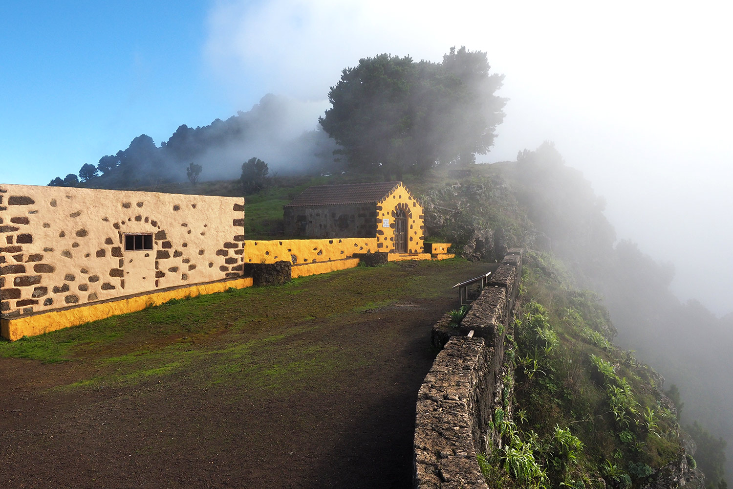 2018-11-kanarische-inseln-M0005273ak-el-hierro-mirador-de-jinama-ermita-virgen-de-la-caridad Mirador de Jinama: Ermita Virgen de la Caridad . El Hierro . Kanarische Inseln 2018 (Foto: Andreas Kuhrt)