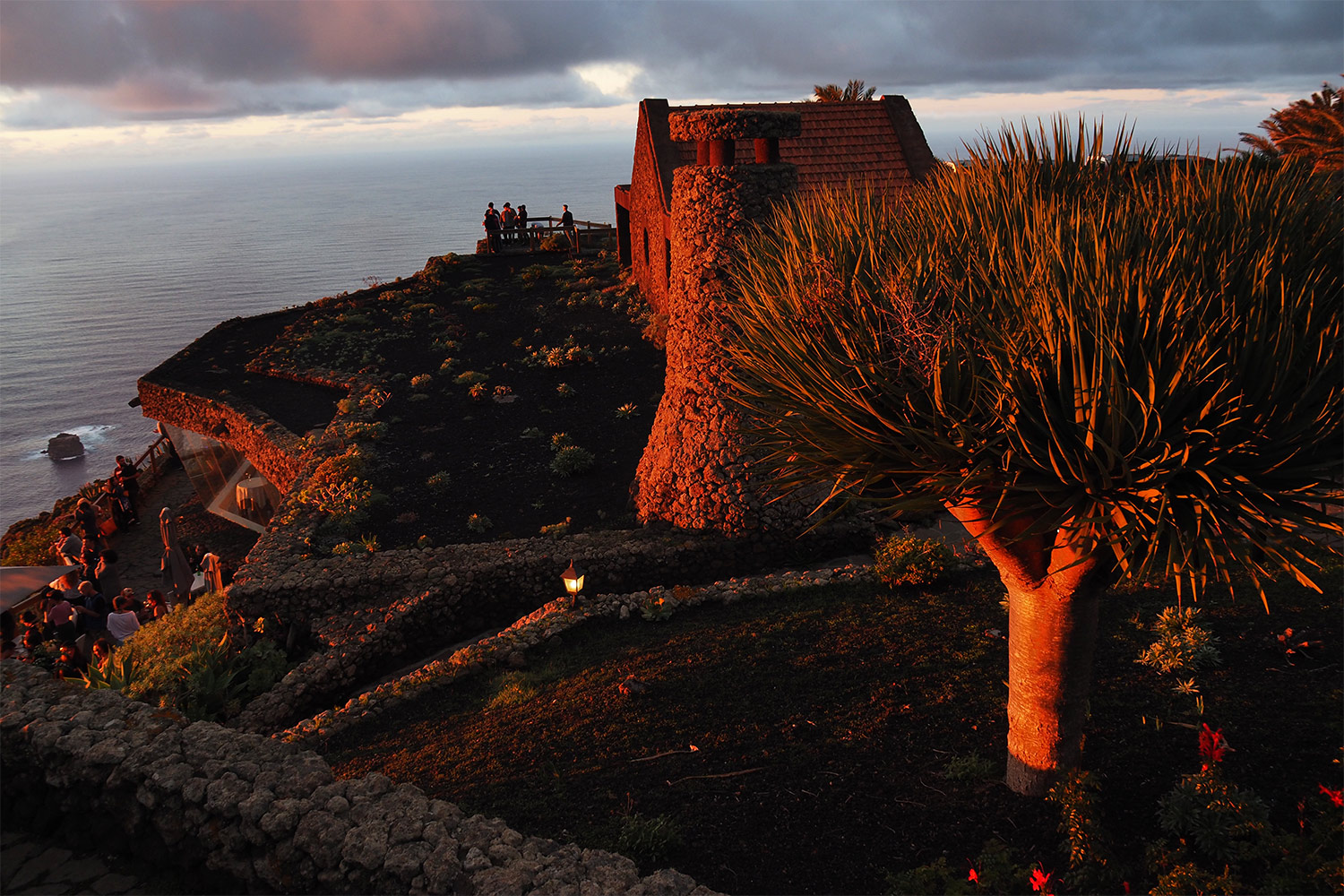 Mirador de la Peña: Aussichtspunkt von César Manrique bei Sonnenuntergang . El Hierro . Kanarische Inseln 2018 (Foto: Andreas Kuhrt)