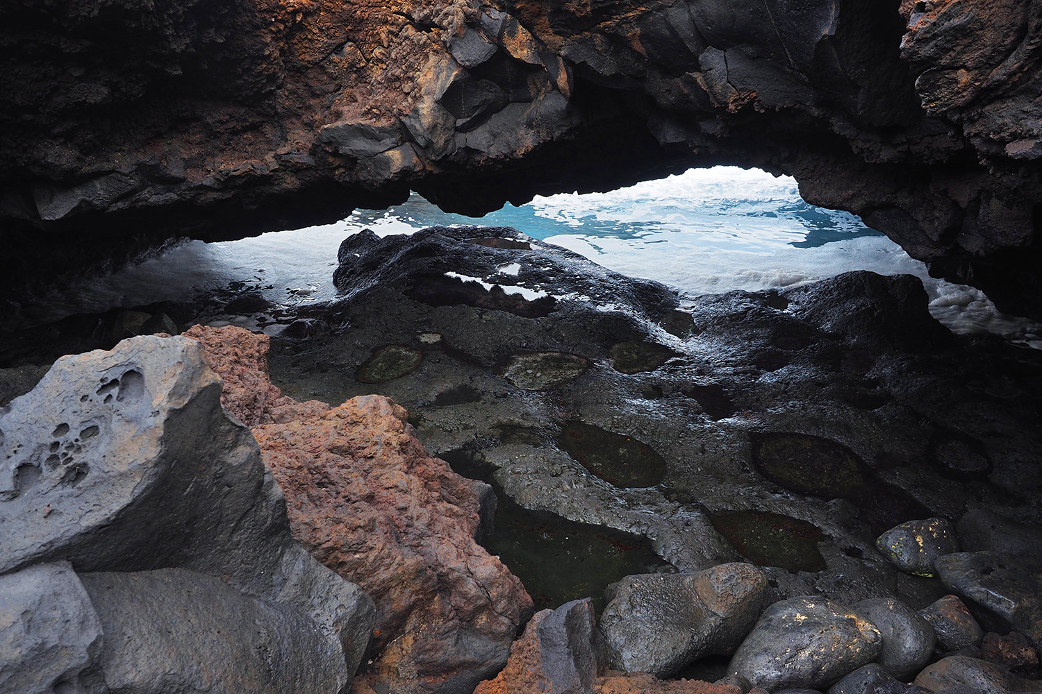 Charco Azul: Pool unter Felsbogen . El Hierro . Kanarische Inseln 2018 (Foto: Andreas Kuhrt)