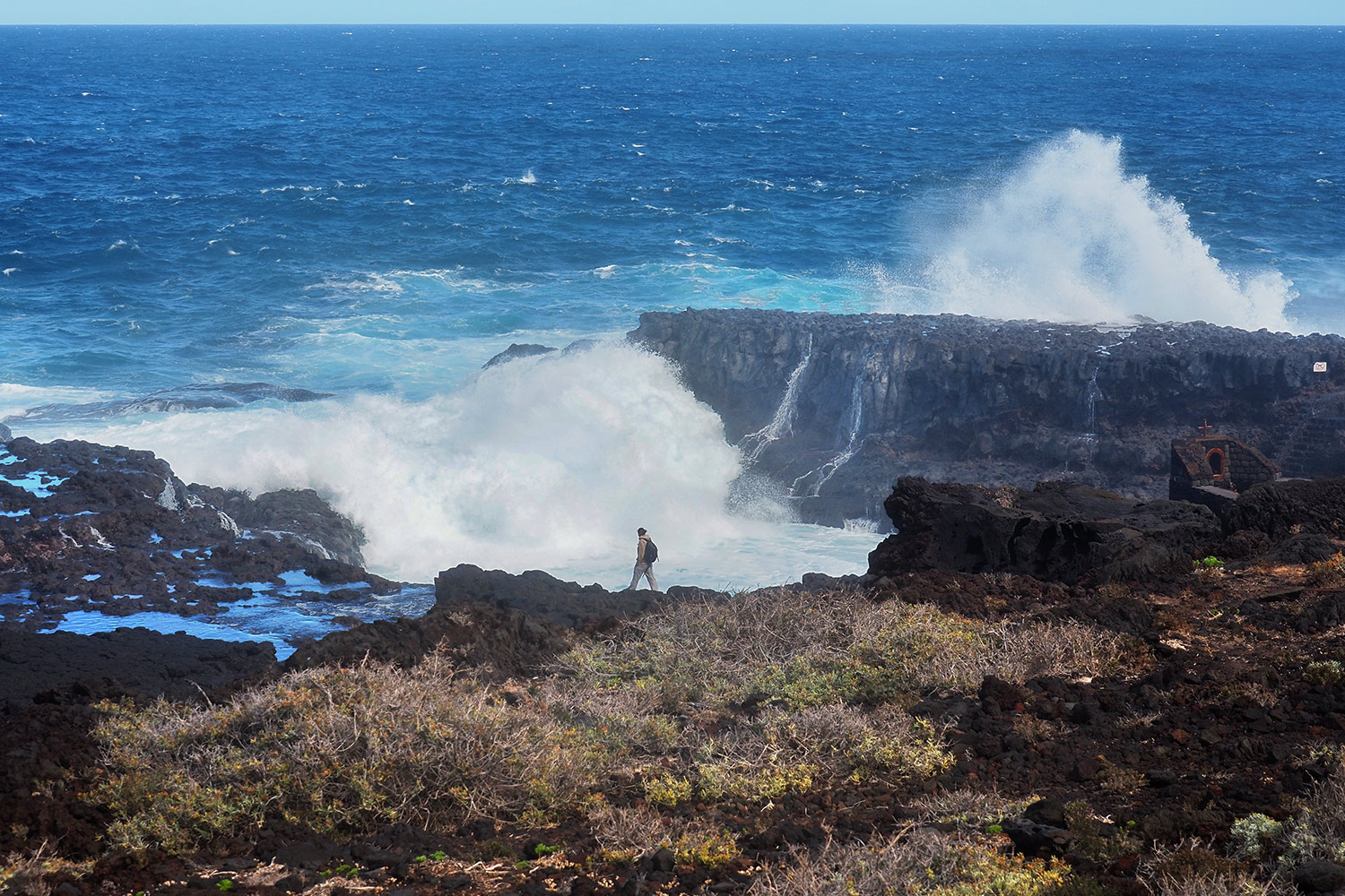Wellen bei Charco Manso . El Hierro . Kanarische Inseln 2018 (Foto: Andreas Kuhrt)