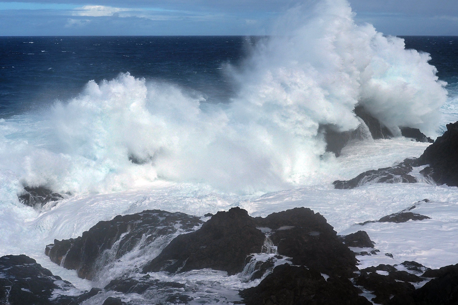 Wellen bei Charco Manso . El Hierro . Kanarische Inseln 2018 (Foto: Andreas Kuhrt)