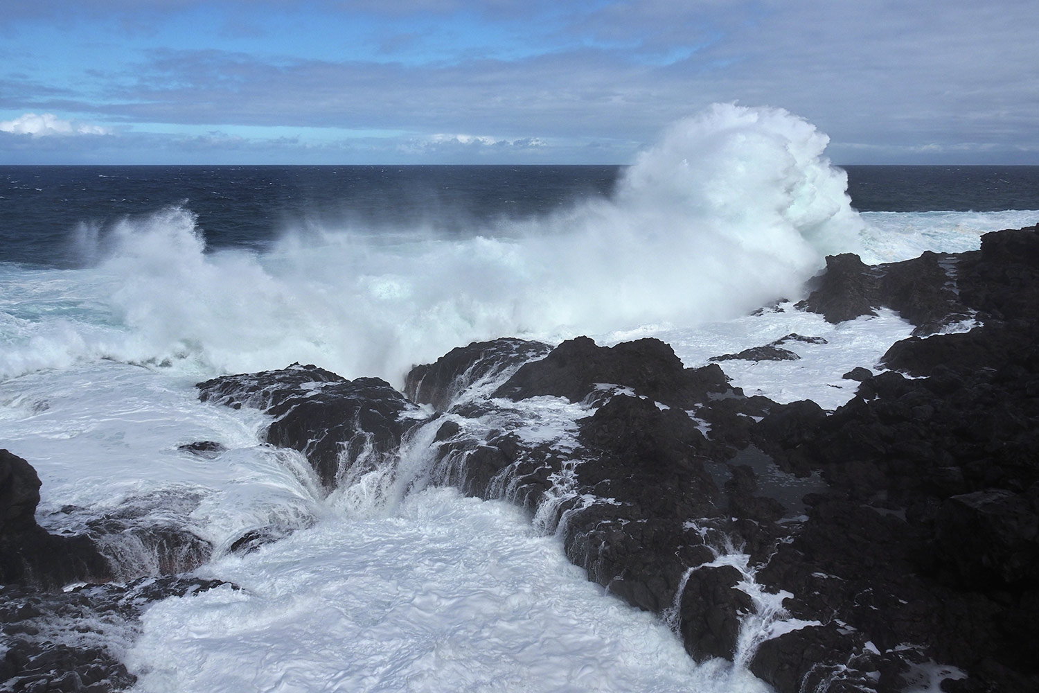 Wellen bei Charco Manso . El Hierro . Kanarische Inseln 2018 (Foto: Andreas Kuhrt)