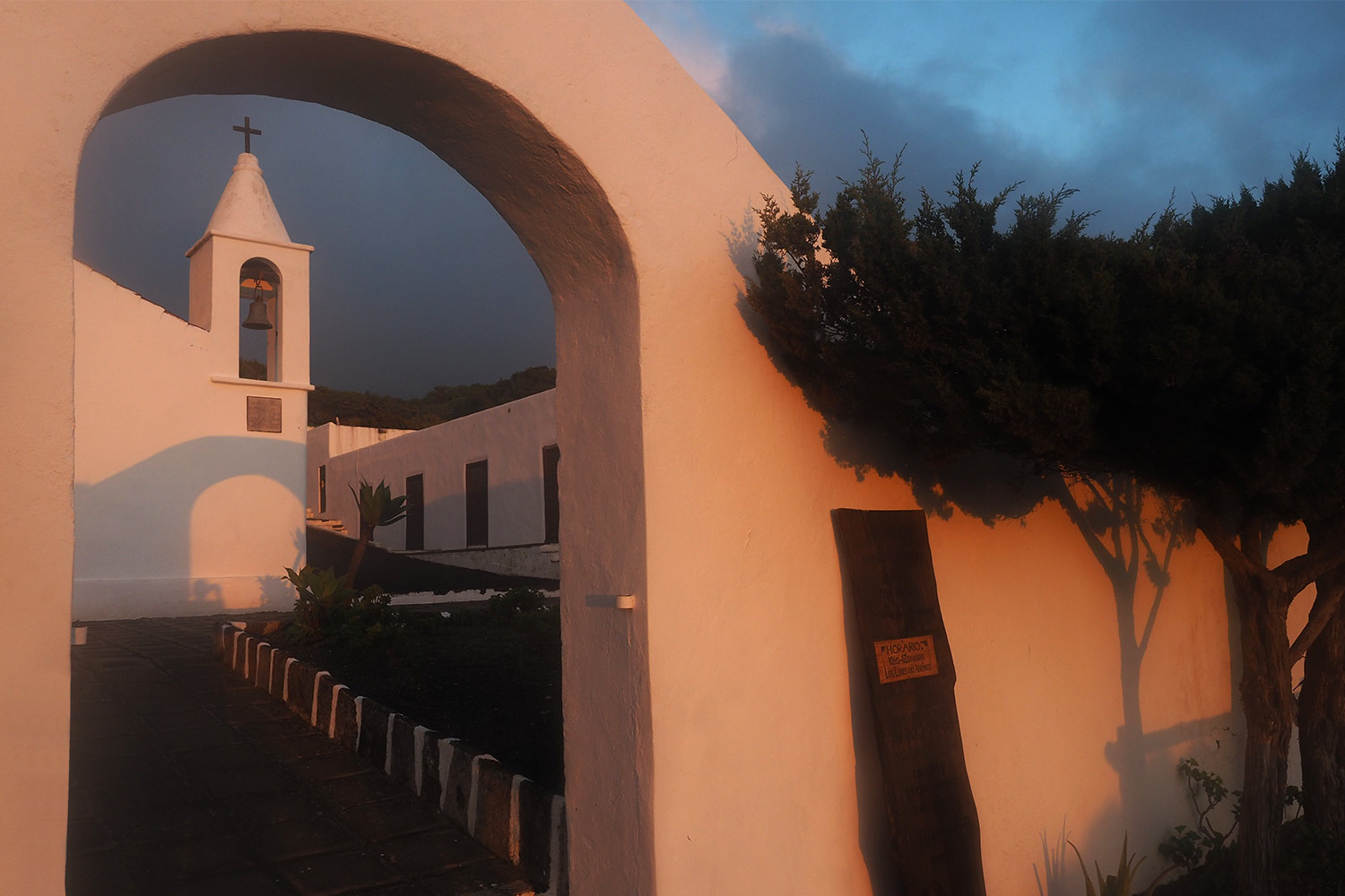 Tor zur Ermita Virgen de los Reyes . El Hierro . Kanarische Inseln 2018 (Foto: Andreas Kuhrt)