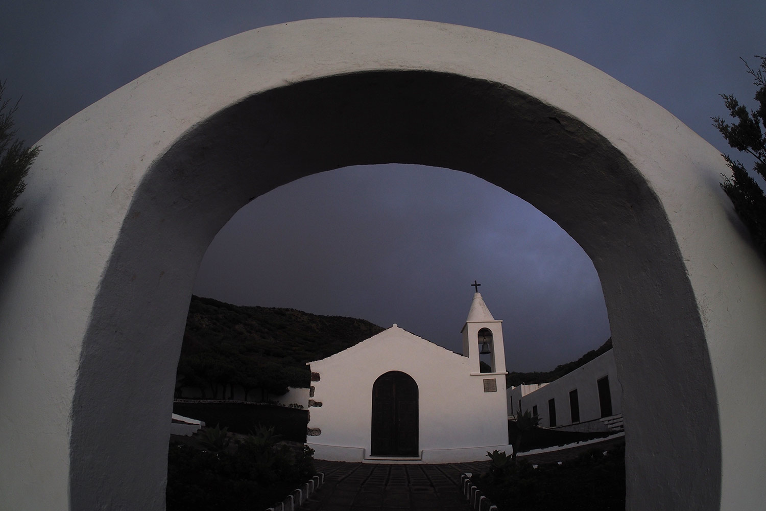 Tor zur Ermita Virgen de los Reyes . El Hierro . Kanarische Inseln 2018 (Foto: Andreas Kuhrt)