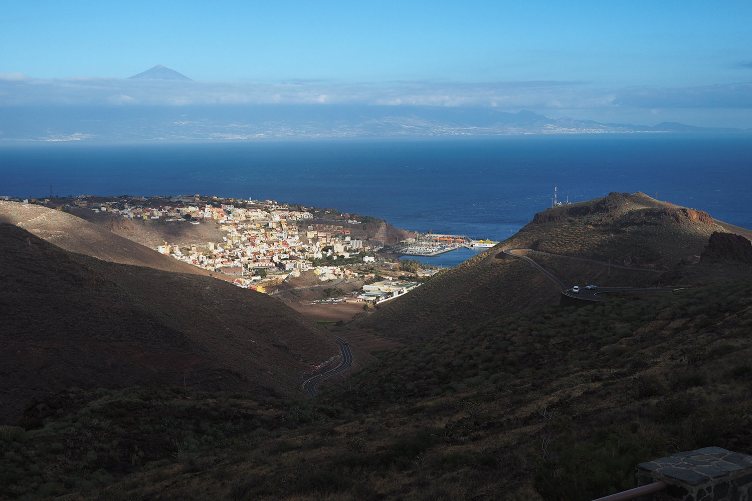 Mirador Lomada del Camello: Blick nach San Sebastian . La Gomera . Kanarische Inseln 2018 (Foto: Andreas Kuhrt)
