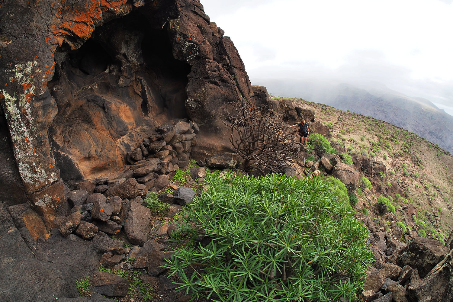 Höhle am Berg La Mérica . Valle Gran Rey . La Gomera . Kanarische Inseln 2018 (Foto: Andreas Kuhrt)
