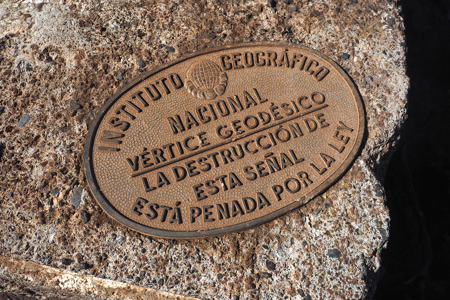 Geopunkt am Gipfel La Mérica (857 m) . Valle Gran Rey . La Gomera . Kanarische Inseln 2018 (Foto: Andreas Kuhrt)