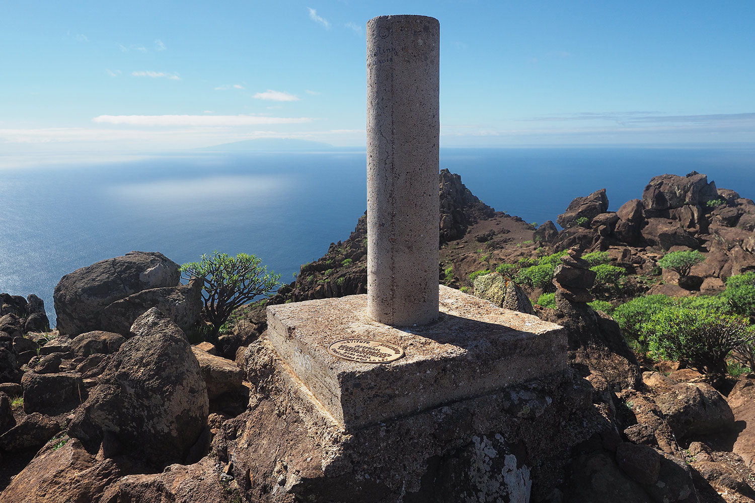 Geopunkt am Gipfel La Mérica (857 m) . Valle Gran Rey . La Gomera . Kanarische Inseln 2018 (Foto: Andreas Kuhrt)