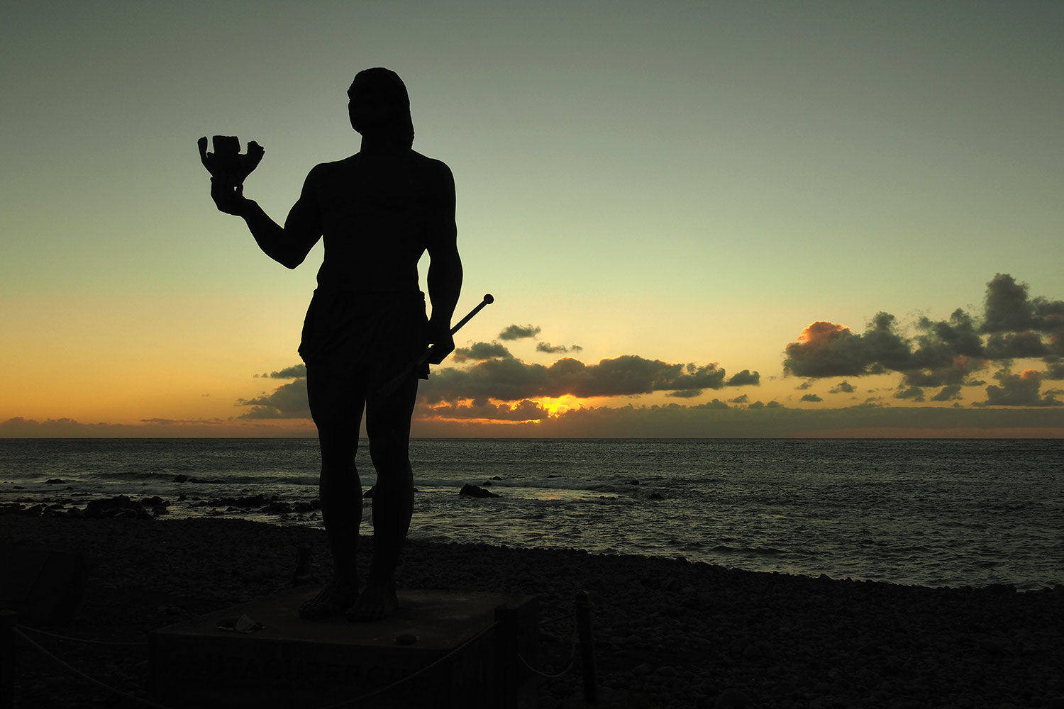 La Puntilla: Hautacuperche-Denkmal (Bildhauer: Luis Arencibia) . Valle Gran Rey . La Gomera . Kanarische Inseln 2018 (Foto: Andreas Kuhrt)