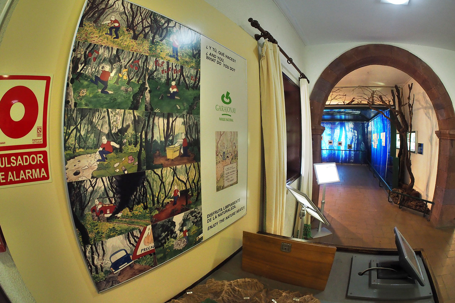 Garajonay-Besucherzentrum Juego de Bolas: Verhaltensregeln im Nationalpark . La Gomera . Kanarische Inseln 2018 (Foto: Andreas Kuhrt)