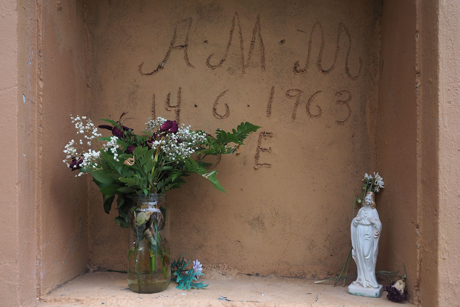 Urnengrab auf dem Friedhof von Agulo . La Gomera . Kanarische Inseln 2018 (Foto: Andreas Kuhrt)