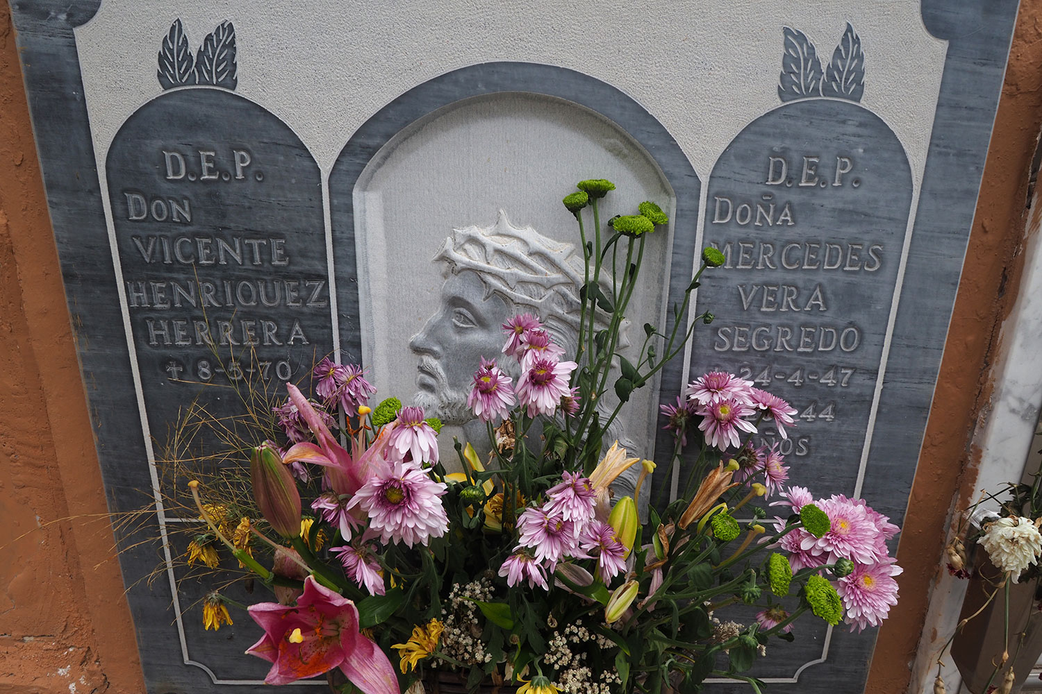 Urnengrab auf dem Friedhof von Agulo . La Gomera . Kanarische Inseln 2018 (Foto: Andreas Kuhrt)