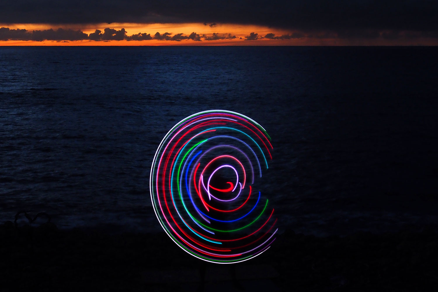 Bailando Fuego: Feuertanz von Monika Hamelmann am Strand von La Puntilla . Valle Gran Rey . La Gomera . Kanarische Inseln 2018 (Foto: Andreas Kuhrt)