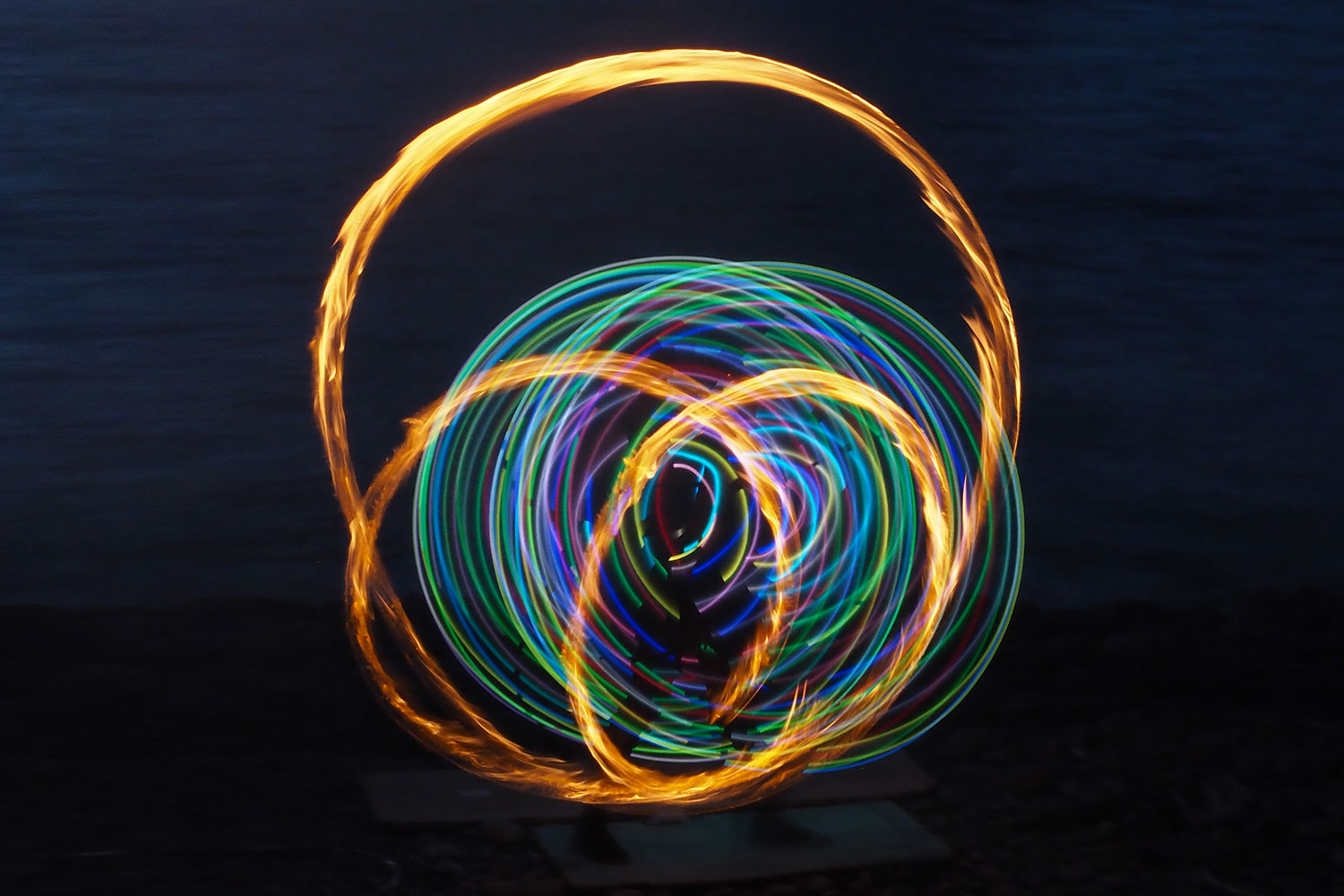 Bailando Fuego: Feuertanz von Monika Hamelmann am Strand von La Puntilla . Valle Gran Rey . La Gomera . Kanarische Inseln 2018 (Foto: Andreas Kuhrt)