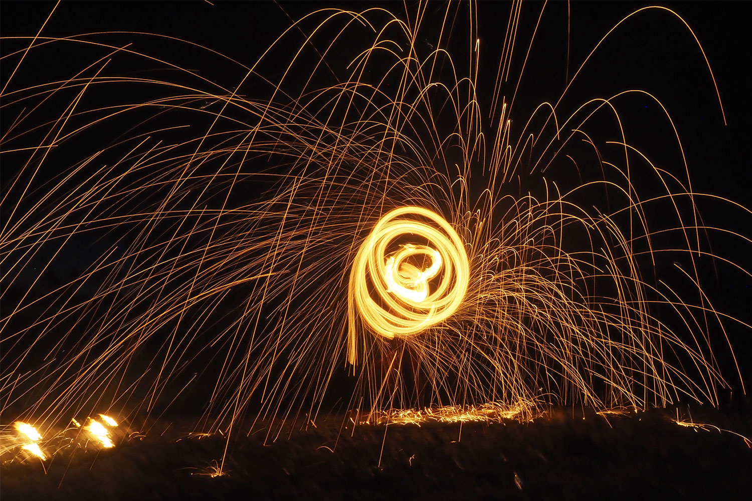 Bailando Fuego: Feuertanz von Monika Hamelmann am Strand von La Puntilla . Valle Gran Rey . La Gomera . Kanarische Inseln 2018 (Foto: Andreas Kuhrt)