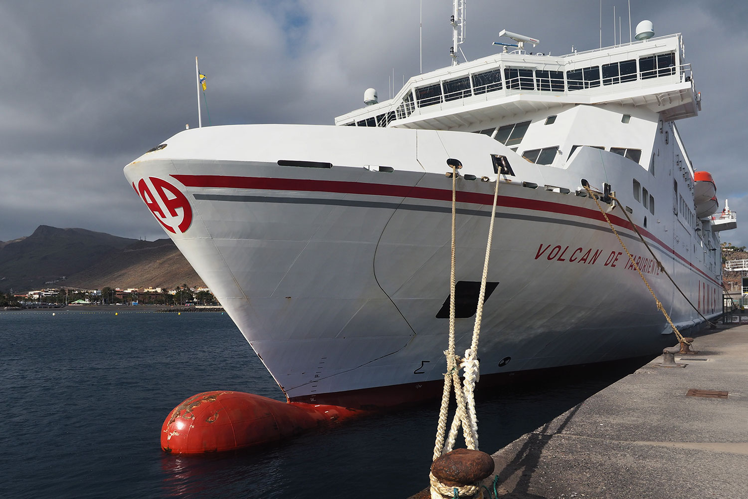 2018-11-kanarische-inseln-M0008328ak-la-gomera-san-sebastian-hafen-faehre-armas-volcan-de-taburiente Fähre Naviera Armas "Volcan de Taburiente" . Hafen von San Sebastian . La Gomera . Kanarische Inseln 2018 (Foto: Andreas Kuhrt)