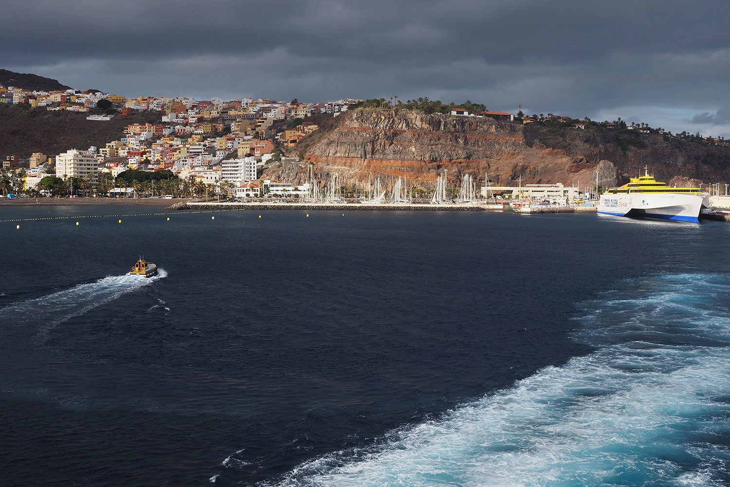 2018-11-kanarische-inseln-M0008368ak-la-gomera-san-sebastian-hafen Auslaufen aus dem Hafen von San Sebastian . La Gomera . Kanarische Inseln 2018 (Foto: Andreas Kuhrt)