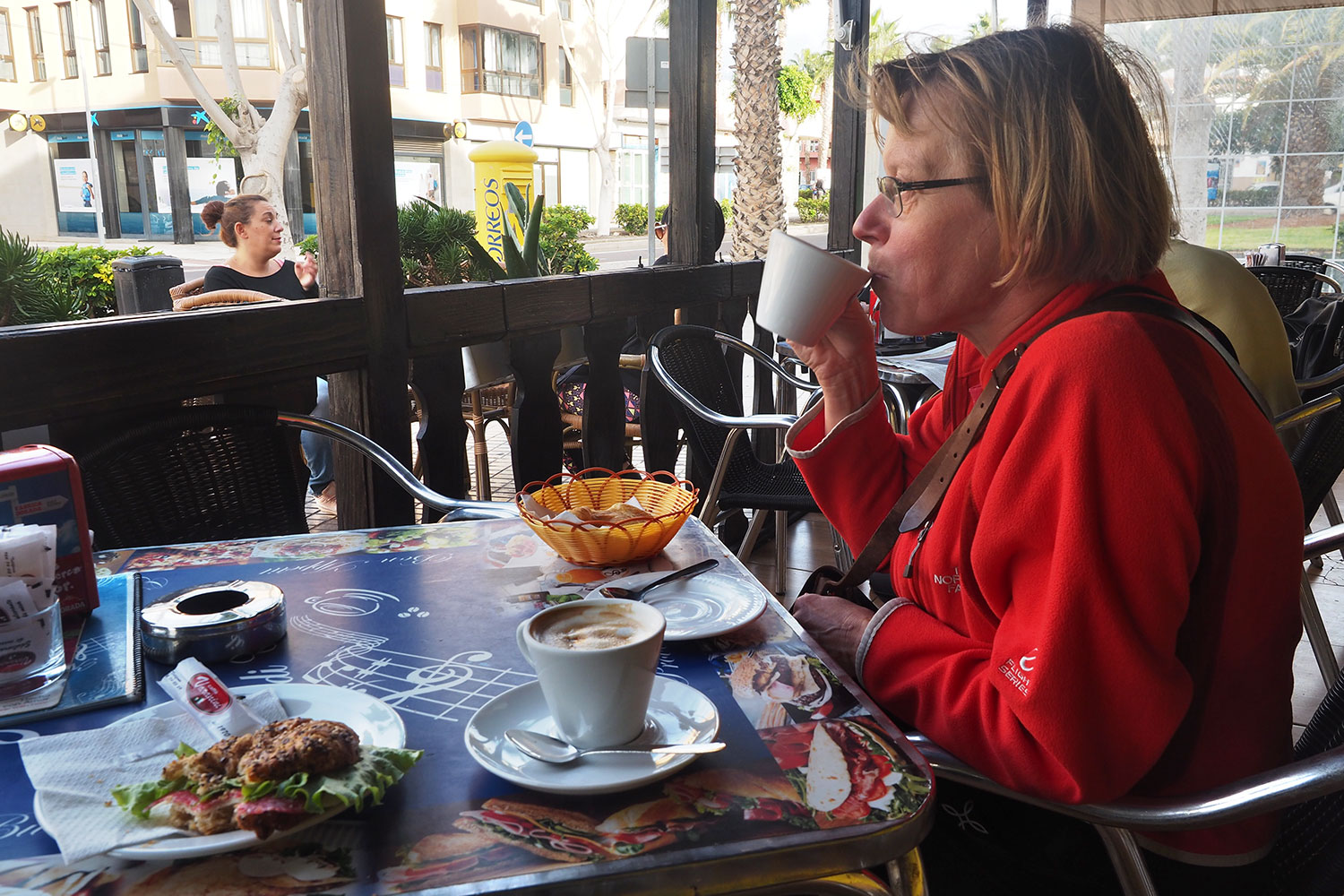 2018-11-kanarische-inseln-M0008443ak-teneriffa-los-abrigos-note-di-caffe Frühstück im "Note de Caffé" . Los Abrigos . Teneriffa . Kanarische Inseln 2018 (Foto: Andreas Kuhrt)