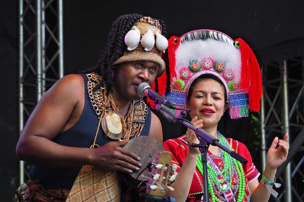 Rudolstadt-Festival 2019: Small Island Big Song: Charles Maimarosia, Ado Kaliting Pacidal (Foto: Manuela Hahnebach)