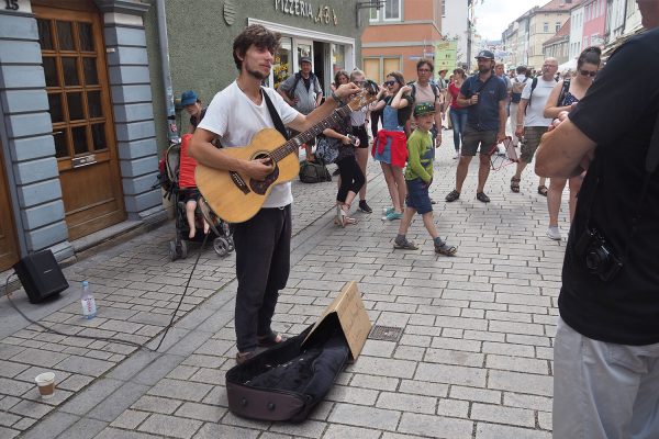 Rudolstadt-Festival 2019: Straßenmusiker in der Marktstraße (Foto: Andreas Kuhrt)