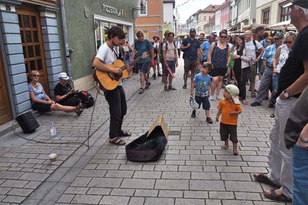 Rudolstadt-Festival 2019: Straßenmusiker in der Marktstraße (Foto: Andreas Kuhrt)