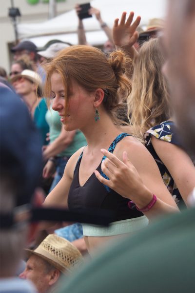 Rudolstadt-Festival 2019: Mädchen auf dem Marktplatz (Foto: Andreas Kuhrt)