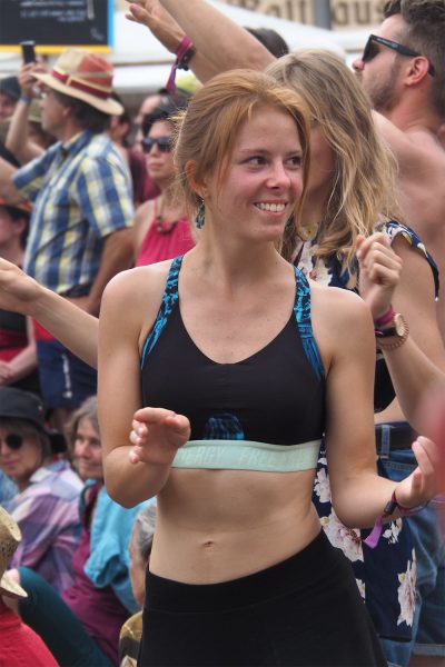 Rudolstadt-Festival 2019: Mädchen auf dem Marktplatz (Foto: Andreas Kuhrt)