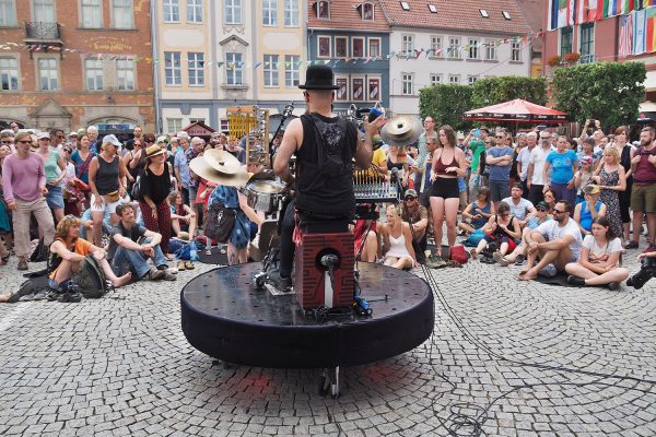 Rudolstadt-Festival 2019: Musikmaschine auf dem Marktplatz (Foto: Andreas Kuhrt)