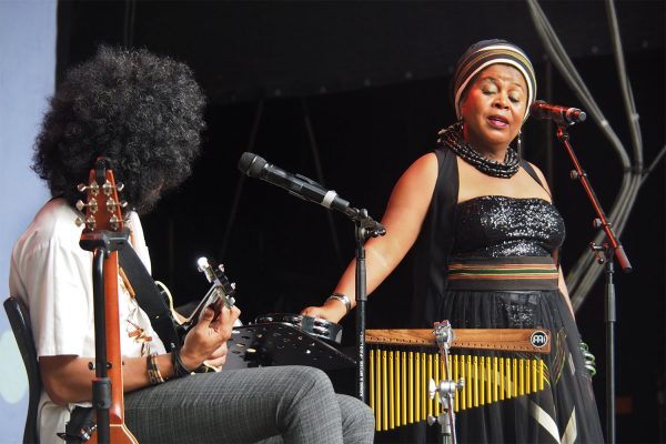 Rudolstadt-Festival 2019: Toko Telo: Joël Rabesolo und Monika Njava (Foto: Andreas Kuhrt)