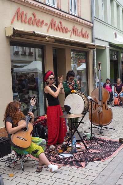 Rudolstadt-Festival 2019: Straßenmusik in der Marktstraße (Foto: Andreas Kuhrt)