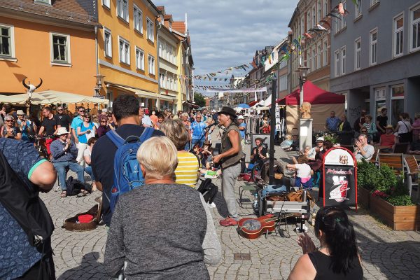 Rudolstadt-Festival 2019: Straßenmusik in der Marktstraße (Foto: Andreas Kuhrt)