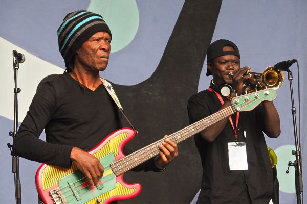 Rudolstadt-Festival 2019: Seun Kuti & Egypt 80: Kunle Justice, Olugbade Okunade (Foto: Andreas Kuhrt)