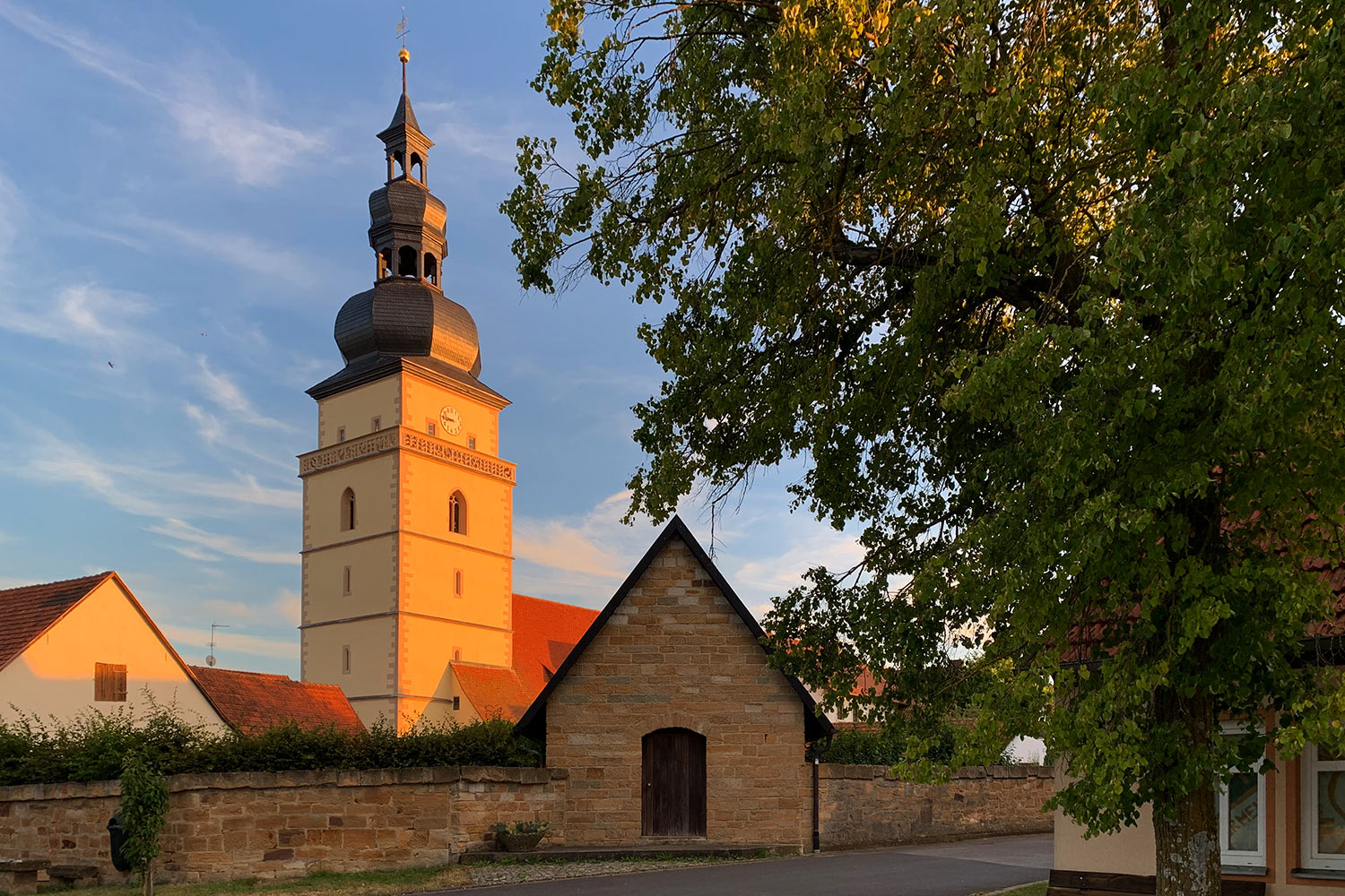2020 Grünes Band: Kirche Irmelshausen (Foto: Andreas Kuhrt)