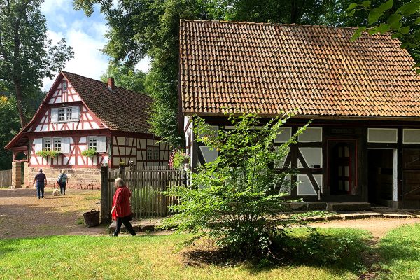 Fotoausstellung "Heimat geht durch den Magen" . Kloster Veßra 2021 . Fachwerkhäuser