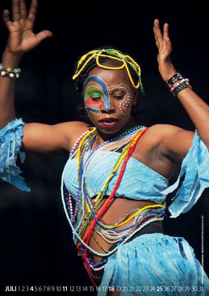 Foto-Kalender 2021 Rudolstat-Festival: Iyabo Foloshade Adeniran . Seun Kuti & Egypt 80 (Foto: Andreas Kuhrt)