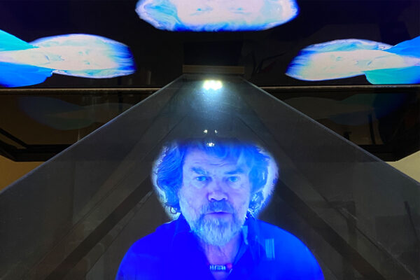 2021 Kronplatz, Südtirol: Reinhold Messner Hologramm im Messner Mountain Museum (Foto: Manuela Hahnebach)