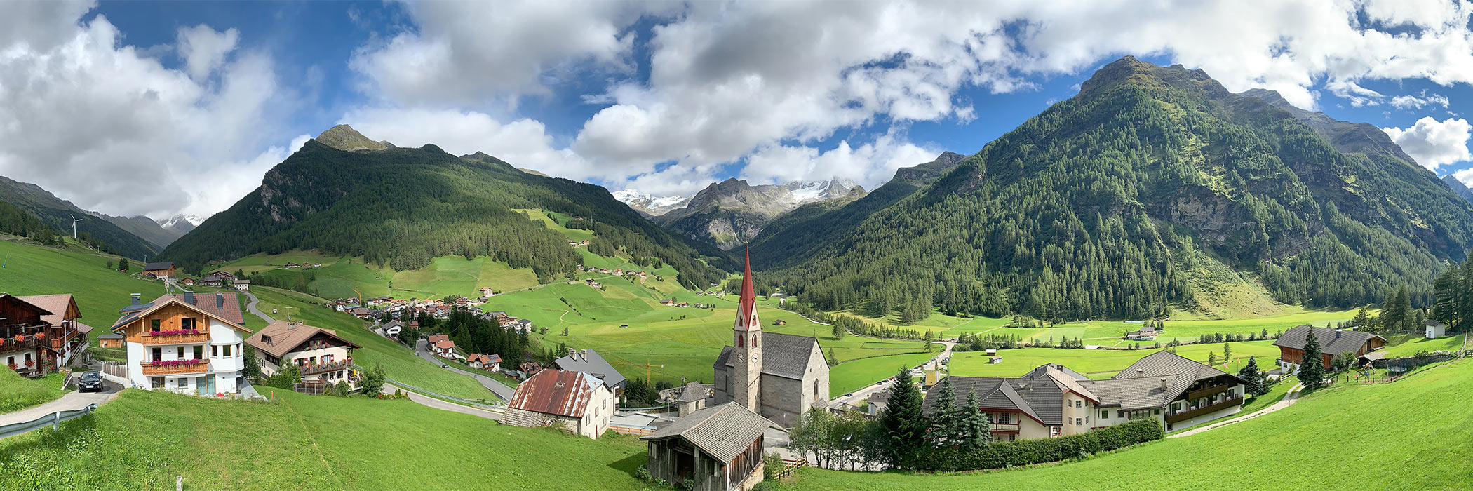 2021 Rein in Taufers, Südtirol: Rein in Taufers, im Hintergrund: Hochgall (Foto: Andreas Kuhrt)