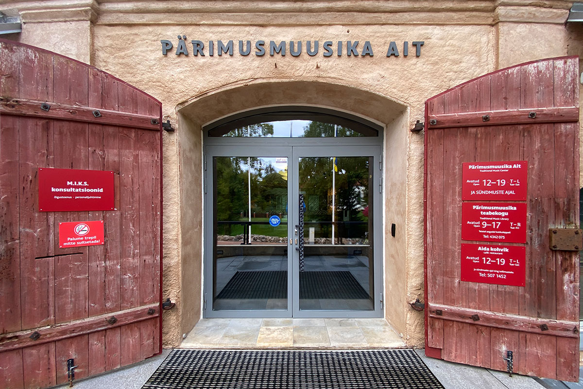 2022 Estland: Viljandi: Volksmusik-Scheune (Foto: Andreas Kuhrt)