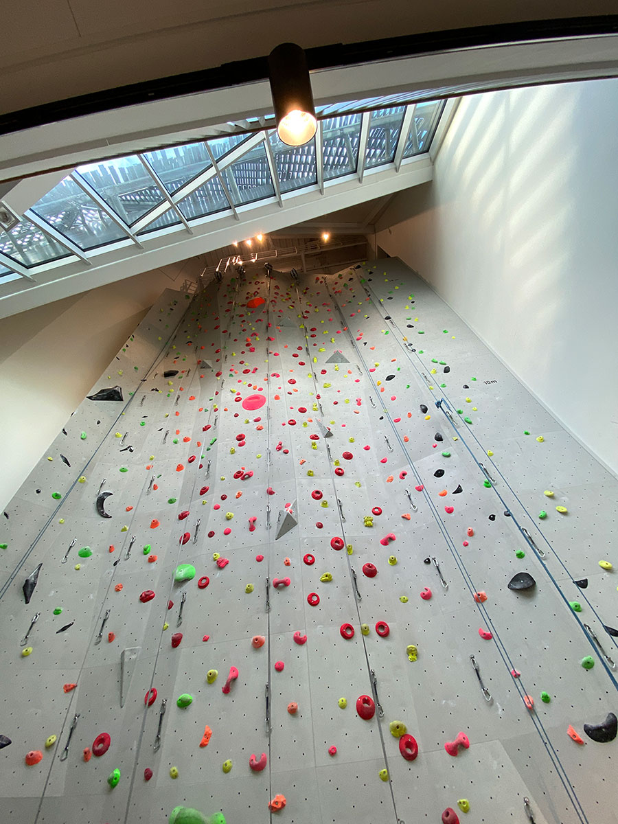 2022 Estland: Hiiumaa: Käina: Erlebniszentrum Windturm: Kletterwand (Foto: Andreas Kuhrt)