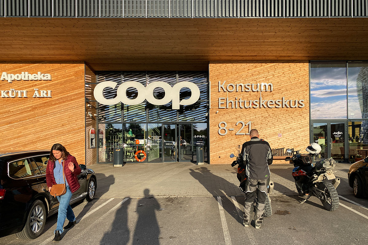 2022 Estland: Hiiumaa: Käina coop (Foto: Andreas Kuhrt)