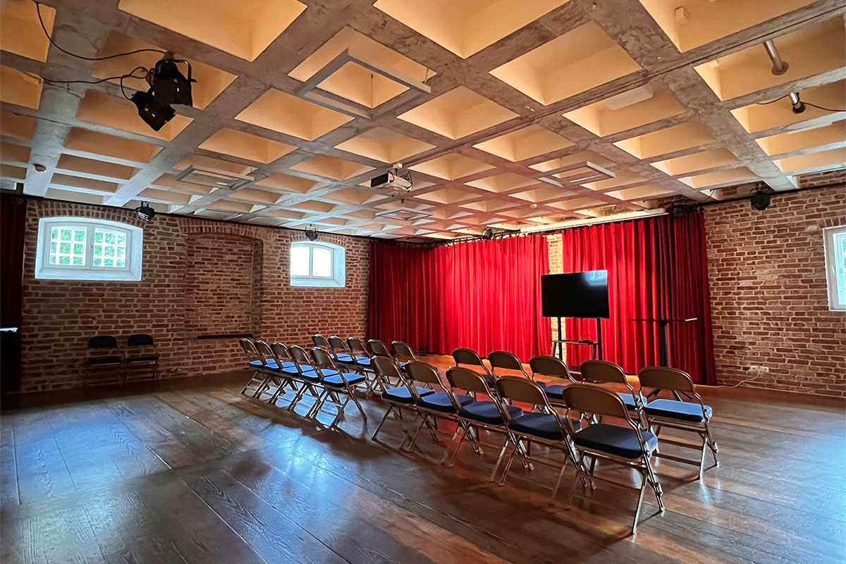 2022 Estland: Viljandi: Musikscheune: Seminarraum (Foto: Manuela Hahnebach)