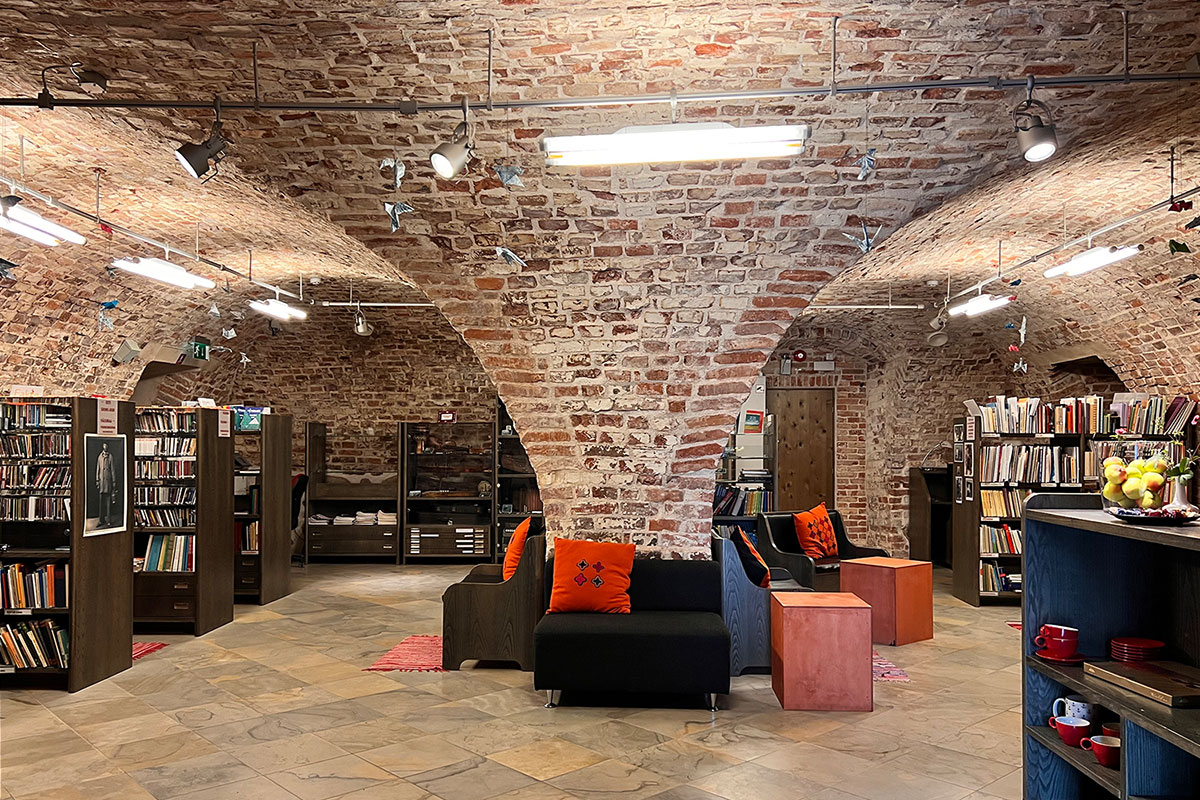 2022 Estland: Viljandi: Musikscheune: Bibliothek (Foto: Manuela Hahnebach)