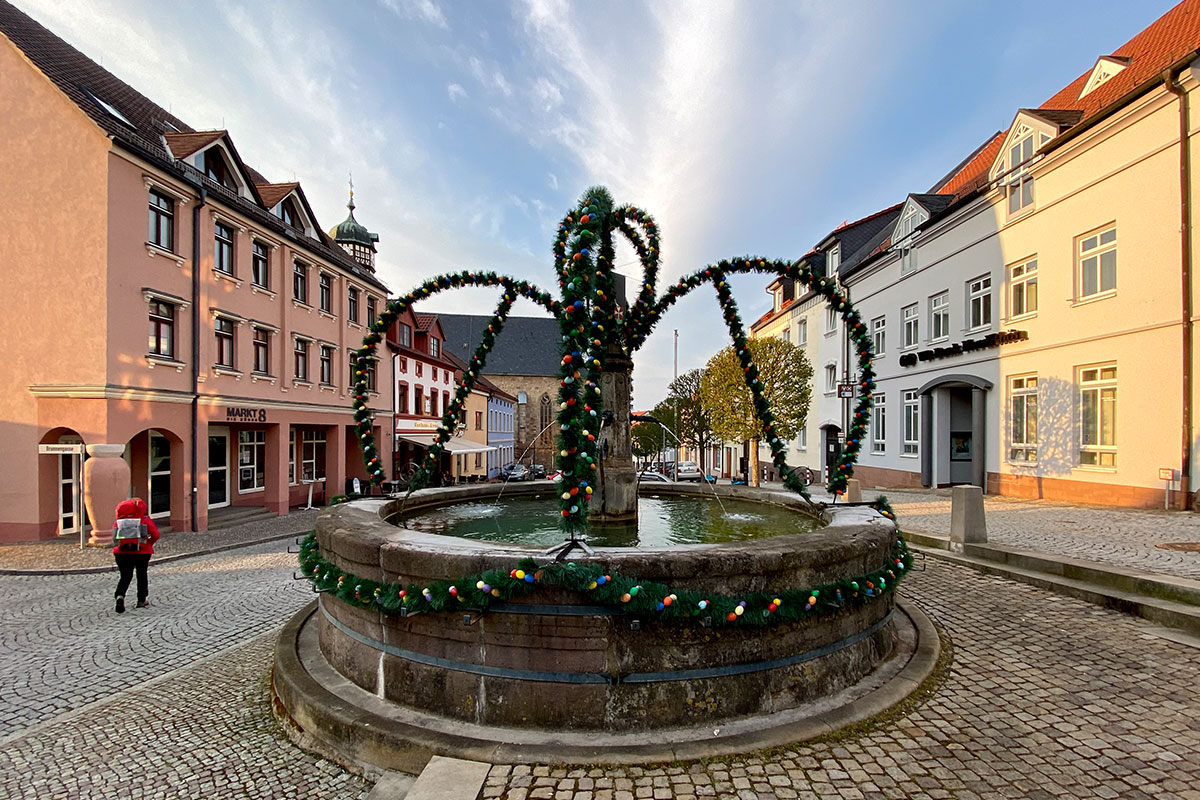 2022-osterwanderung-rhoen-IMG_5883ak-geisa-marktbrunnen 2022 Grünes Band: Marktbrunnen in Geisa (Foto: Andreas Kuhrt)