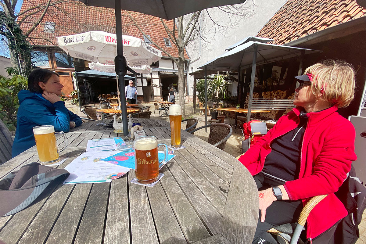 2022-osterwanderung-rhoen-IMG_6371ak-dankmarshausen-gasthaus-zu-adler-hof 2022 Grünes Band: Dankmarshausen: Gasthaus "Zum Adler" (Foto: Andreas Kuhrt)