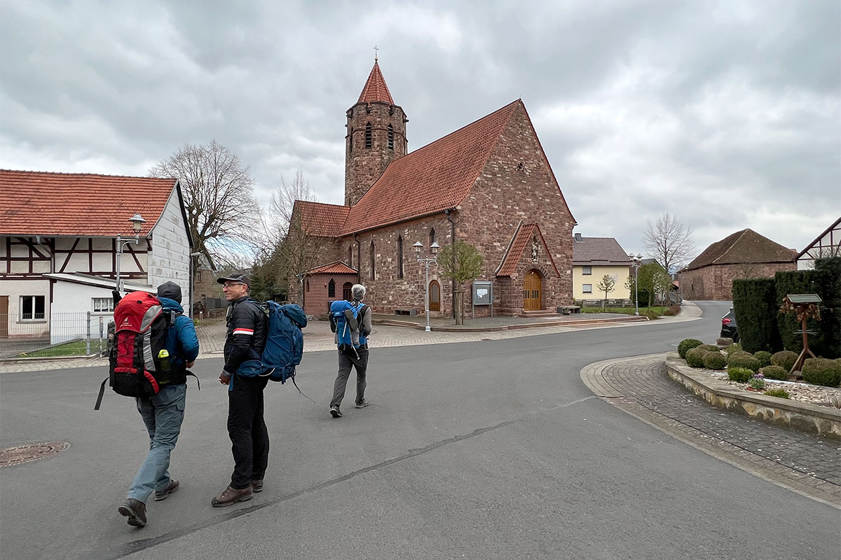 2022-osterwanderung-rhoen-IMG_9359mh-kirche-st-georg-wenigentaft 2022 Grünes Band: Kirche St. Georg in Wenigentaft (Foto: Manuela Hahnebach)
