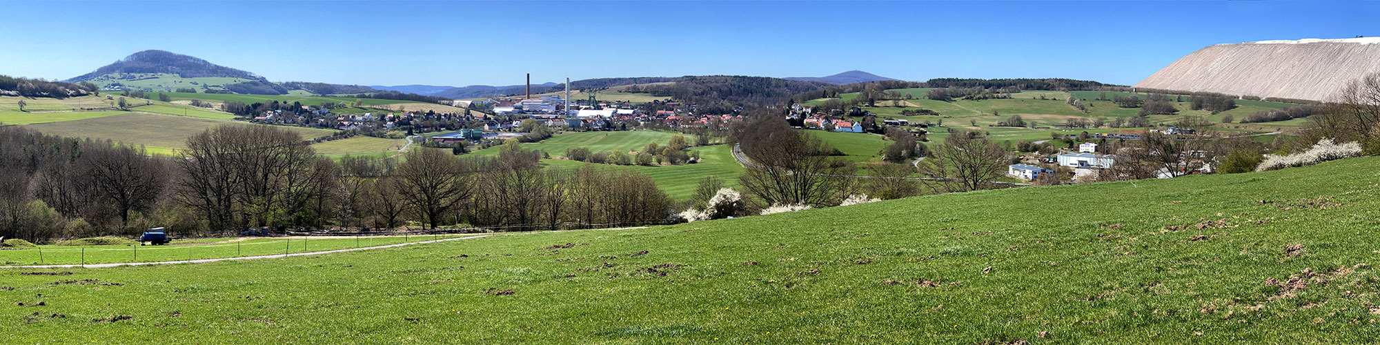 2022-osterwanderung-rhoen-IMG_9473mh-unterbreizbach 2022 Grünes Band: Unterbreizbach-Panorama vom Lohberg bei Vacha (Foto: Manuela Hahnebach)