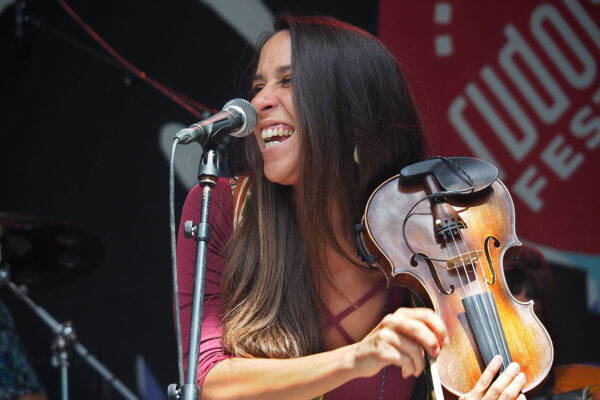 Rudolstadt Festival 2022: Officine Meridionali Orchestra: Lavinia Mancusi (Foto: Andreas Kuhrt)