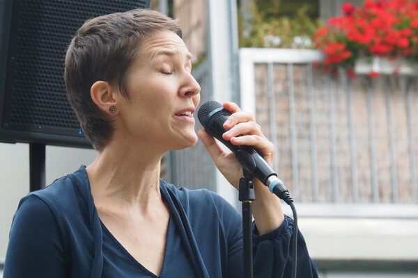 Rudolstadt Festival 2022: Duo DUVA: Elena Schmidt-Arras (Foto: Andreas Kuhrt)